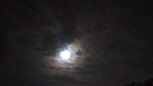 Love the cloud formation around the Moon