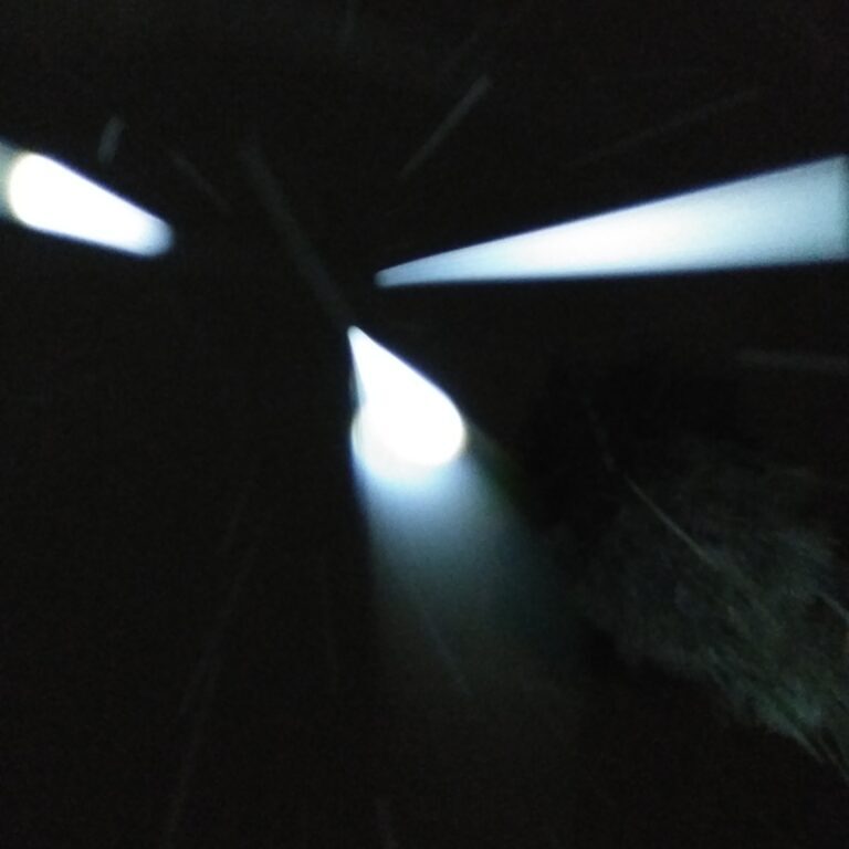 Abstract long-exposure white light beams